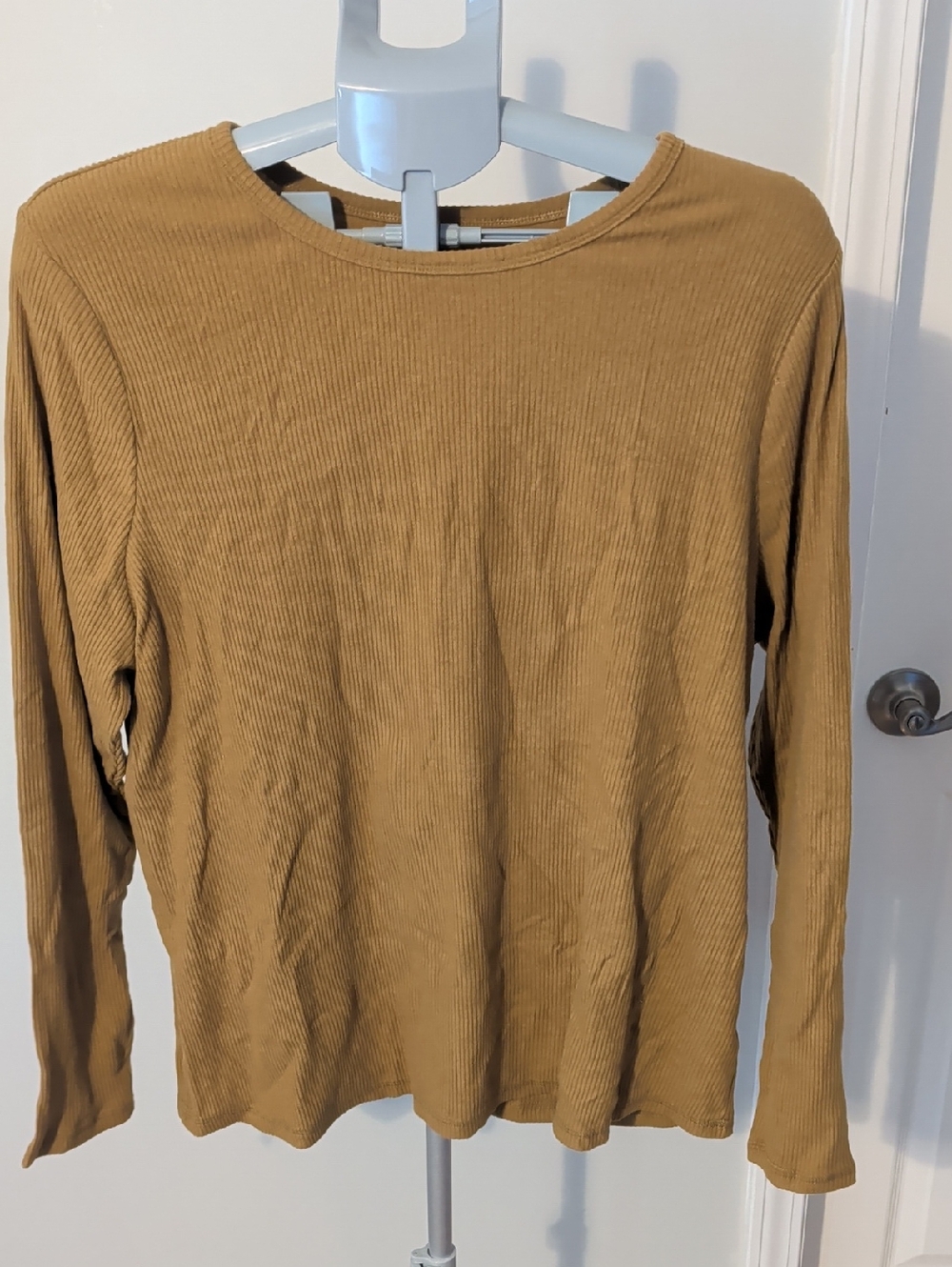 Old Navy Long-Sleeve Ribbed Top in Camel/Tan